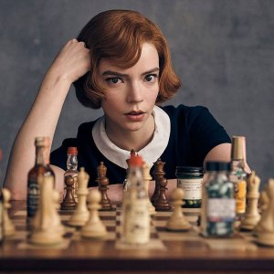 Fotografía del personaje de Elisabeth Harmon en la serie "Gambito de dama" producida por Netflix. 